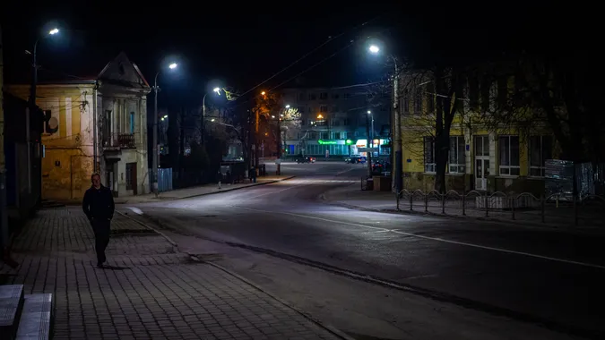 У світлі місяця та ліхтарів: луцький фотограф показав красу нічного міста (фото)