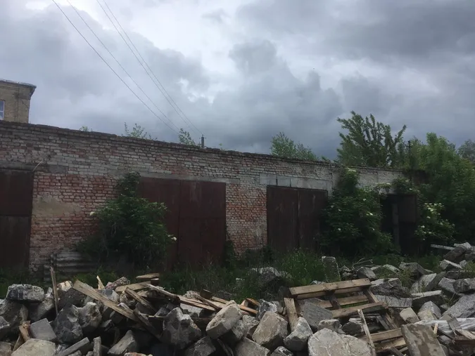 Поліція орендує у Луцькради закинуті гаражі (фото)