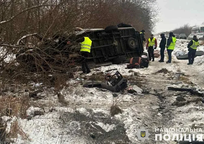 У моторошній ДТП біля Львова загинули семеро людей – п'яний винуватець втік (фото)