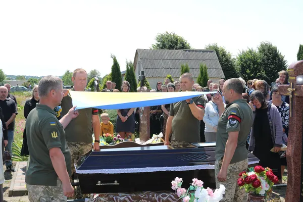 Загинув майже 2 роки тому: на Волині попрощалися з морпіхом Миколою Якубовичем (фото)