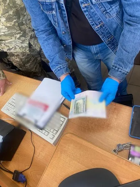 В «Ягодині» ухилянт давав 1000 доларів, аби виїхати за кордон (фото)