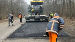 На Волині за тиждень залатали понад 25 тисяч «квадратів» ям: де тривають ремонти (фото)