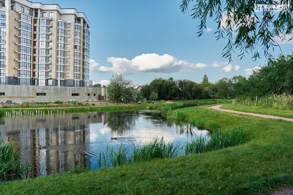 У Луцьку ввели в експлуатацію елітну новобудову (фото)