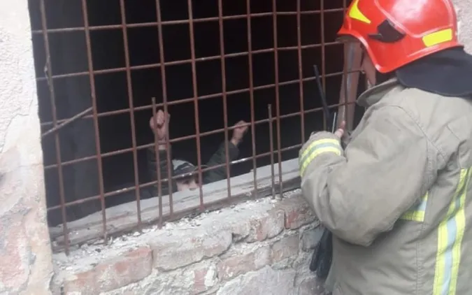 В Івано-Франківську 10-річний хлопчик впав у закинуту котельню (фото)