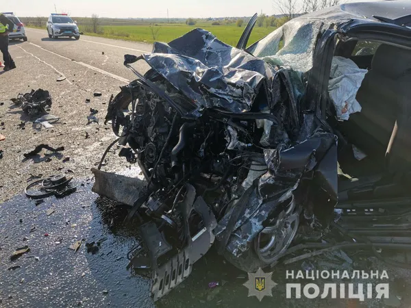 В ДТП на Рівненщині загинула родина з немовлям (фото, відео)