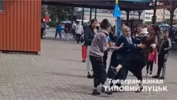 На автостанції у Луцьку жінки влаштували масштабний мордобій (відео 18+)