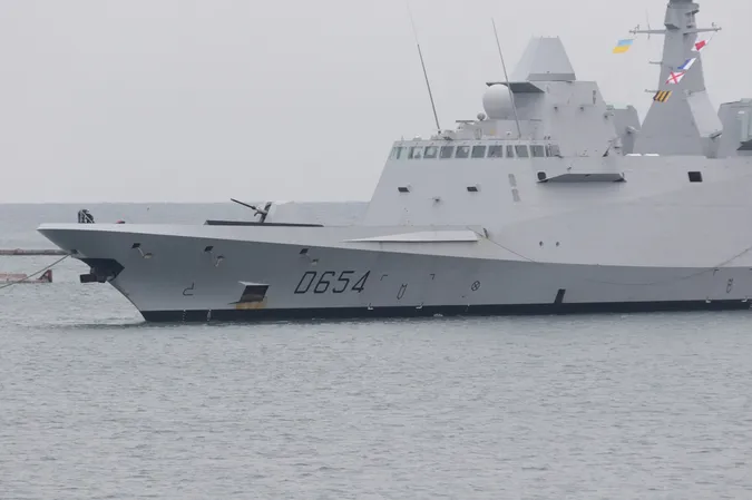 Знищує надводні кораблі: до Одеси прибув французький військовий фрегат (фото)