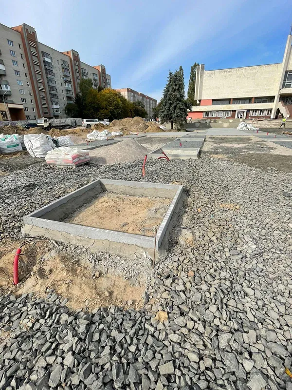 Показали, що зробили на площі перед луцьким РАЦСом (фото)