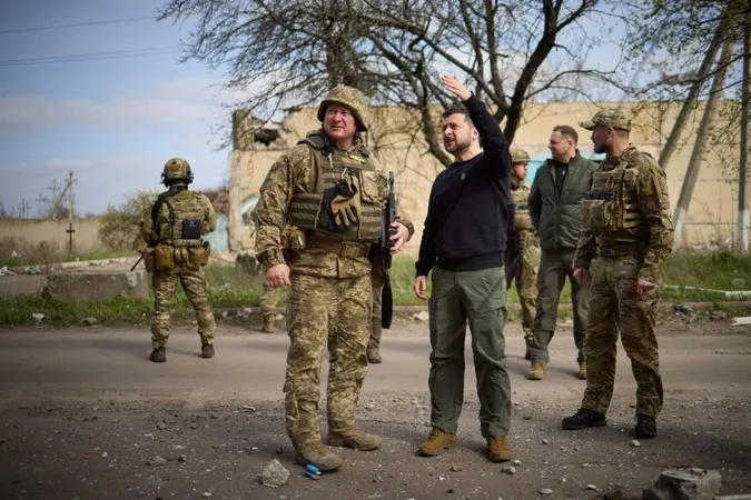 Зеленський з'їздив на передові позиції в Авдіївці (фото, відео)