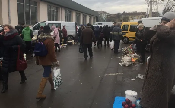 Ні пройти, ні проїхати: лучани про торгівлю на Старому ринку