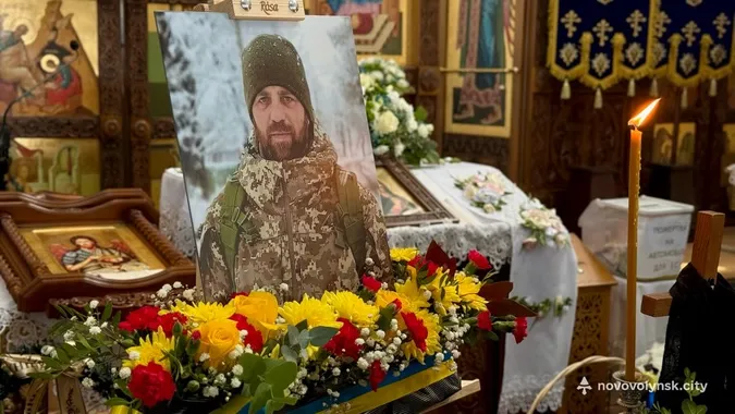 На Волині провели в останню дорогу загиблого воїна Володимира Михнюка (фото)