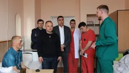 Відновлюють обличчя та руки: як канадські лікарі рятують поранених бійців у Луцьку (фото)