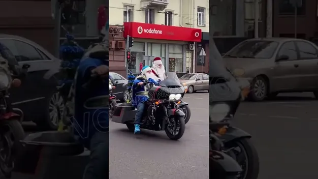 У центрі Луцька помітили святого Миколая на мотоциклі (відео)