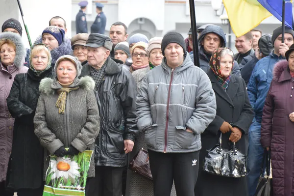 «Ми посадимо їх на нари» , - лучани вимагають відставки уряду Яценюка