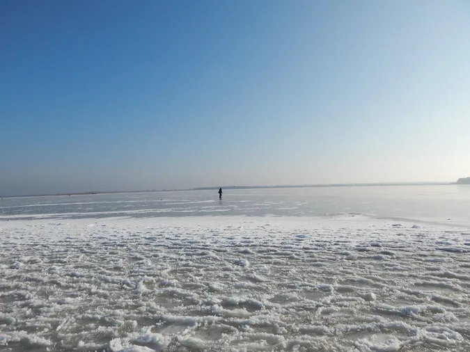 Рай для рибалок: показали крижане море Волині (фото)
