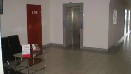 У центрі Луцька продають семиповерхівку  (фото)