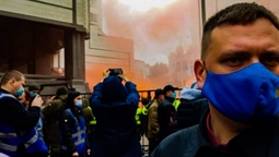 Дим та шини: очевидець розповів, що відбувається під Конституційним Судом у Києві (фото,відео)