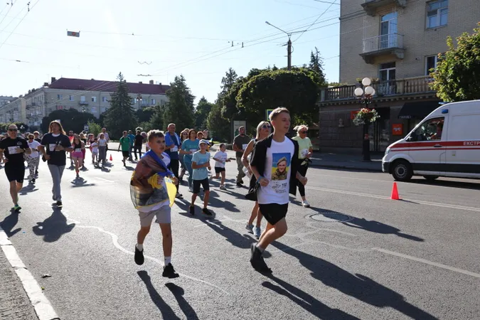 У Луцьку бігли в пам'ять про Героїв України (фото)