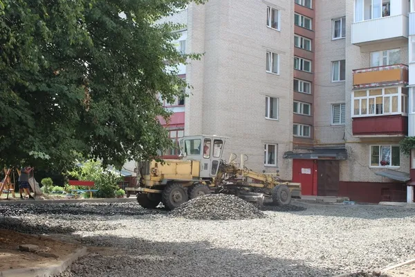 У Луцьку триває ремонт прибудинкових територій (адреси)