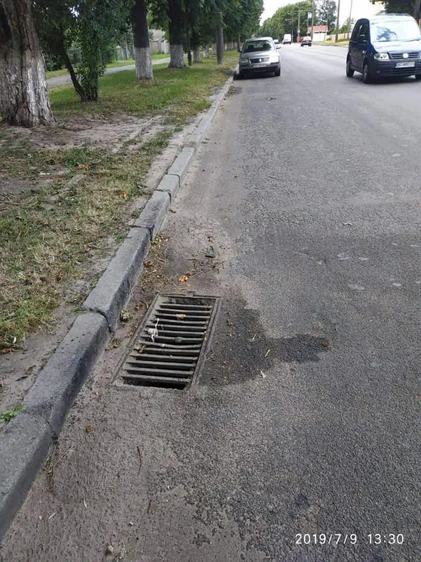 Спіймали лучанку, яка виливала нечистоти прямо на вулицю (фото)