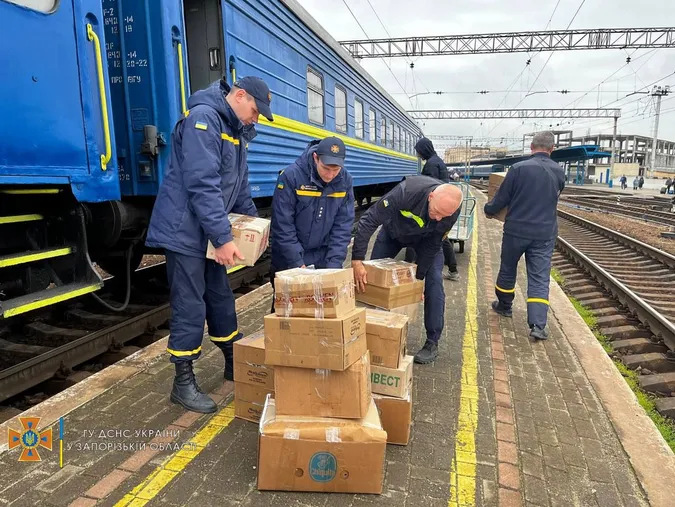 Волинські рятувальники зібрали гуманітарну допомогу для дітей Запоріжжя (фото)