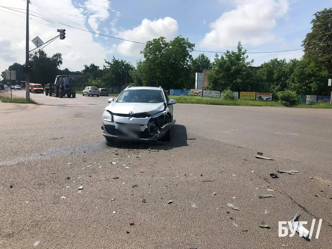 У Нововолинську на перехресті не роз'їхалися два авто (фото)