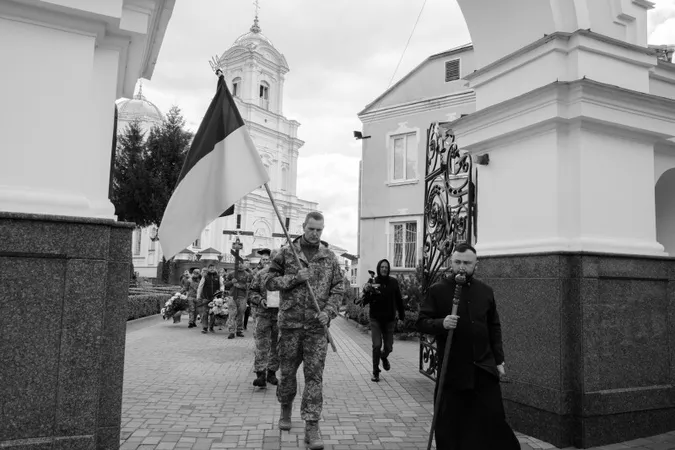 У Луцьку провели в останню дорогу загиблих Героїв Костянтина Кіріка та Михайла Федоровича (фото, відео)