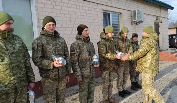 На Волині кращих прикордонників-строковиків нагородили цукерками (фото)