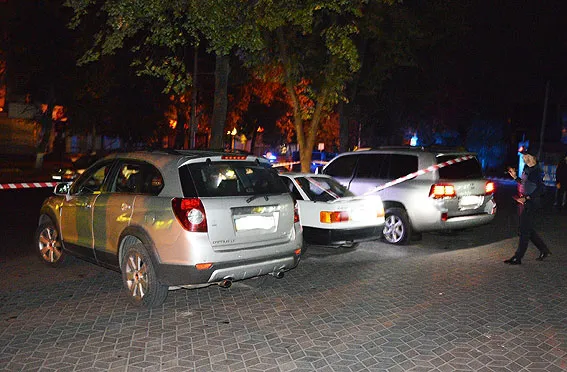Слідчі більше місяця шукають людину, яка кинула гранату біля «Опери»
