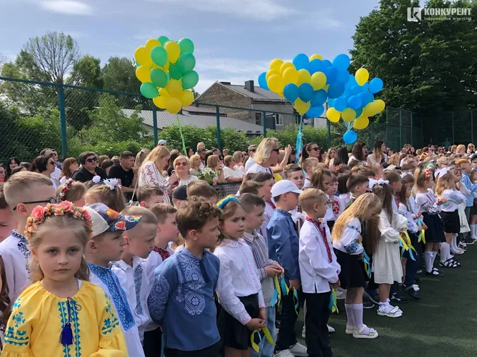 У луцькому ліцеї №9 відгуляли свято початкової школи (фото)