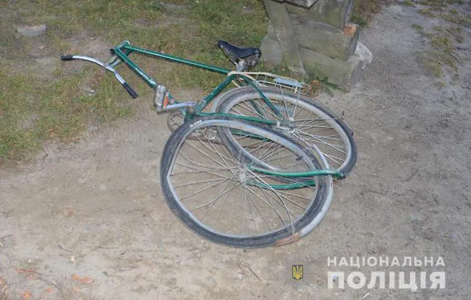У Луцькому районі 13-річний мотоцикліст збив пенсіонера на велосипеді (фото)