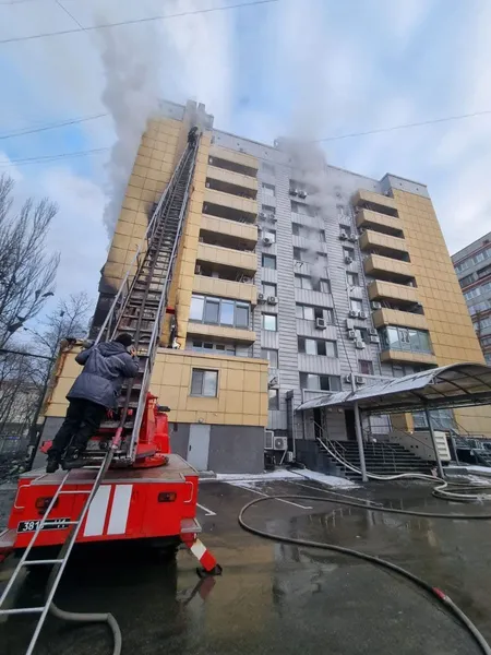 У Дніпрі горів центральний офіс АТБ (фото)