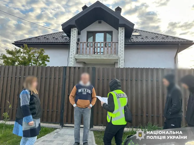 Вилучили гроші, авто, мотоцикли: керівників ТЦК по всій країні «трусила» поліція (фото)