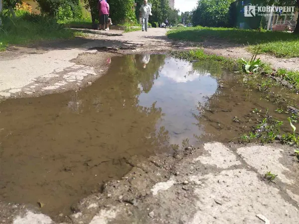 У Луцьку просять облаштувати тротуар на Воїнів-афганців (фото)