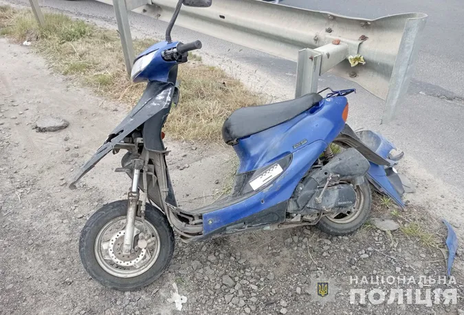 У Липинах мопед врізався у мінівен – травмувався водій двоколісного (фото)