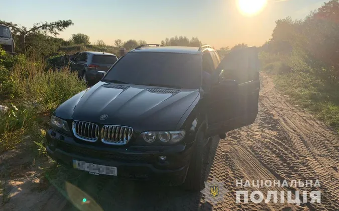 На Волині біля незаконного кар'єру автівка збила правоохоронця (фото, відео)
