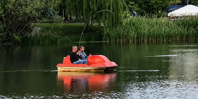 У Польщі українець виловив «легендарного» 183-сантиметрового сома: місцеві обурені (відео)