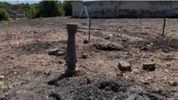 У Нововолинську під землею знайшли колону з минулого (відео)