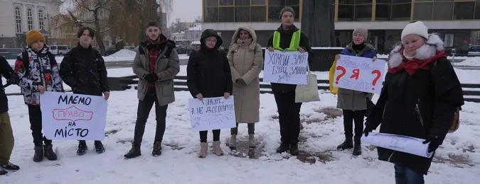 Про витрати мера Поліщука та військових: у Луцьку – марш протесту і акція (відео)