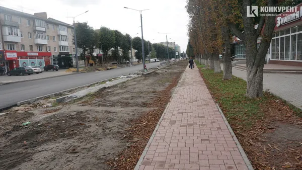 Їздять, ходять, ремонтують: що відбувається на проспекті Волі у Луцьку (фото)