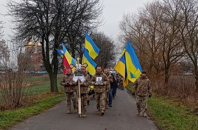 Без батька залишилося троє дітей: на Волині попрощалися з воїном Тарасом Парфенюком (фото)