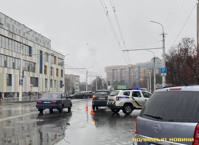 На Грушевського у Луцьку авто збило вагітну (фото)