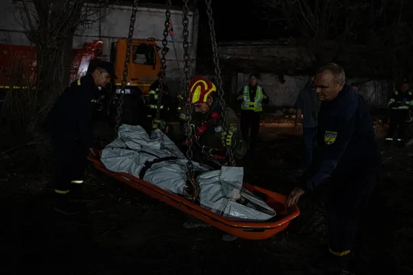 У Києві завершили роботи на місці російського удару: з-під завалів врятували 17 людей