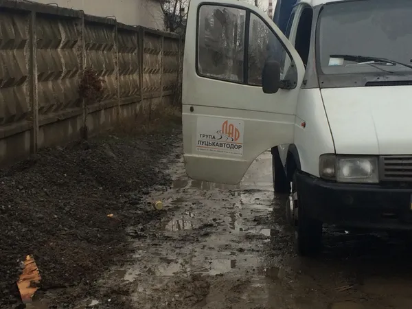 У цьому ж місці знаходиться фірма «Луцькавтодор», яка займається ремонтом доріг