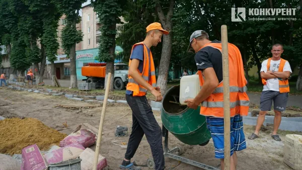 Каналізація, бордюри і поребрики: що зробили на проспекті Волі (фото, відео)