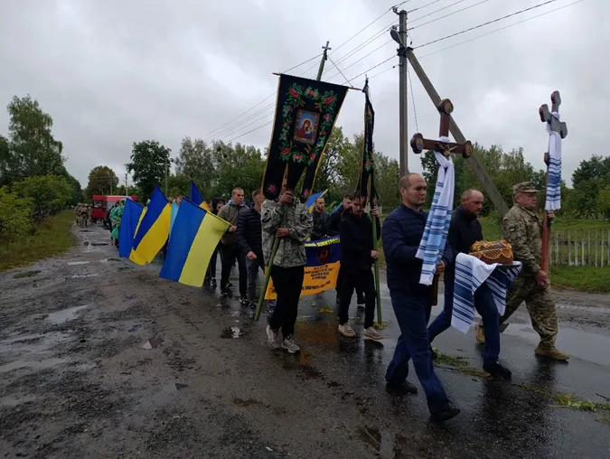 На Волині провели в останню земну дорогу воїна Віталія Щербачука (фото)