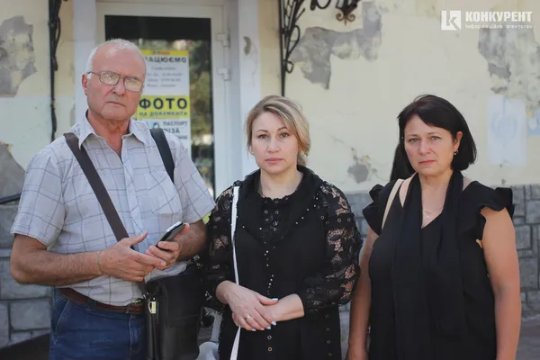 Плакали навіть чоловіки: Луцьк провів у останню путь воїна Михайла Дарчича (фото, відео)
