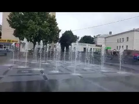Фонтан у центрі Луцька працює навіть в дощ (фото, відео)
