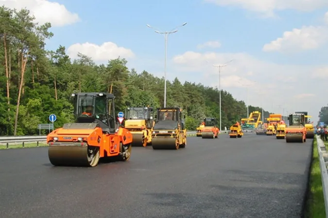 Велосмуги, острівці безпеки, огороджені зупинки: вулиці й дороги будуватимуть по-новому