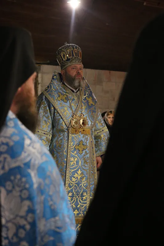 У першому храмі Луцька, якому майже тисяча років, помолилися перед стародавньою іконою (фото)